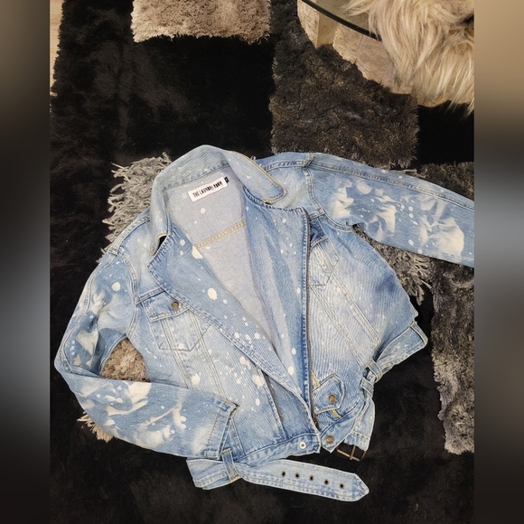 Super cute Denim jacket from the laundry room - Picture 2 of 4